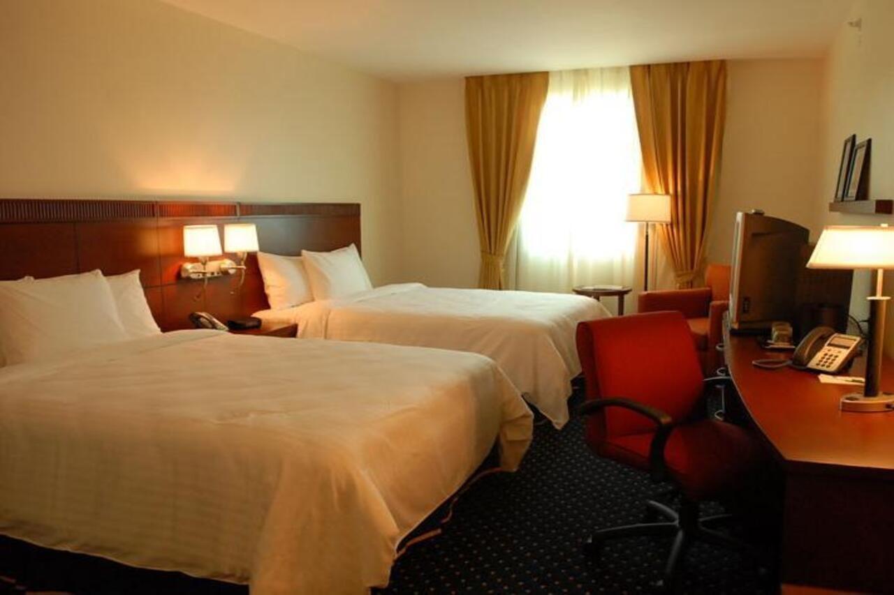 โฮเดลป้า การ์เด้น คอร์ท โฮเต็ล Hotel ซานติอาโก เด ลอสกาบาเญโรส ภายนอก รูปภาพ