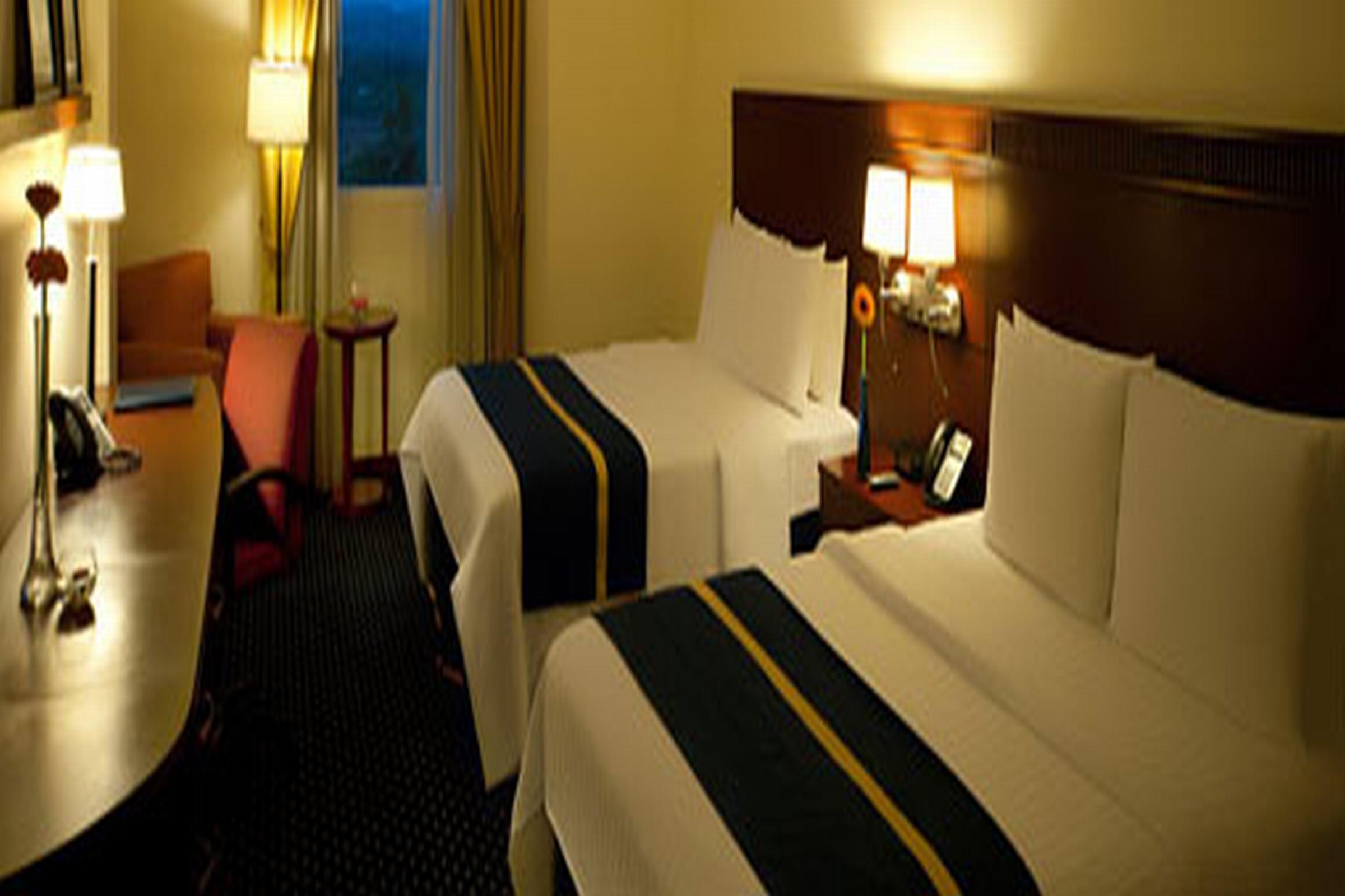 โฮเดลป้า การ์เด้น คอร์ท โฮเต็ล Hotel ซานติอาโก เด ลอสกาบาเญโรส ภายนอก รูปภาพ