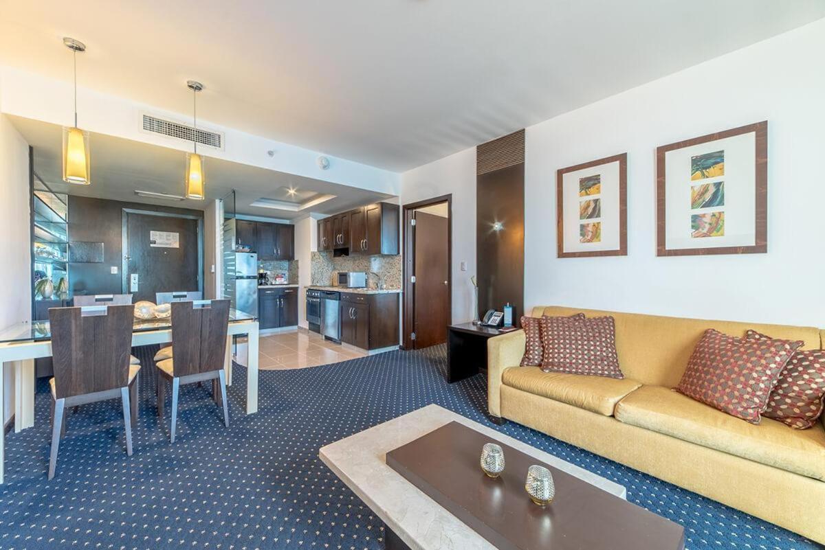 โฮเดลป้า การ์เด้น คอร์ท โฮเต็ล Hotel ซานติอาโก เด ลอสกาบาเญโรส ภายนอก รูปภาพ