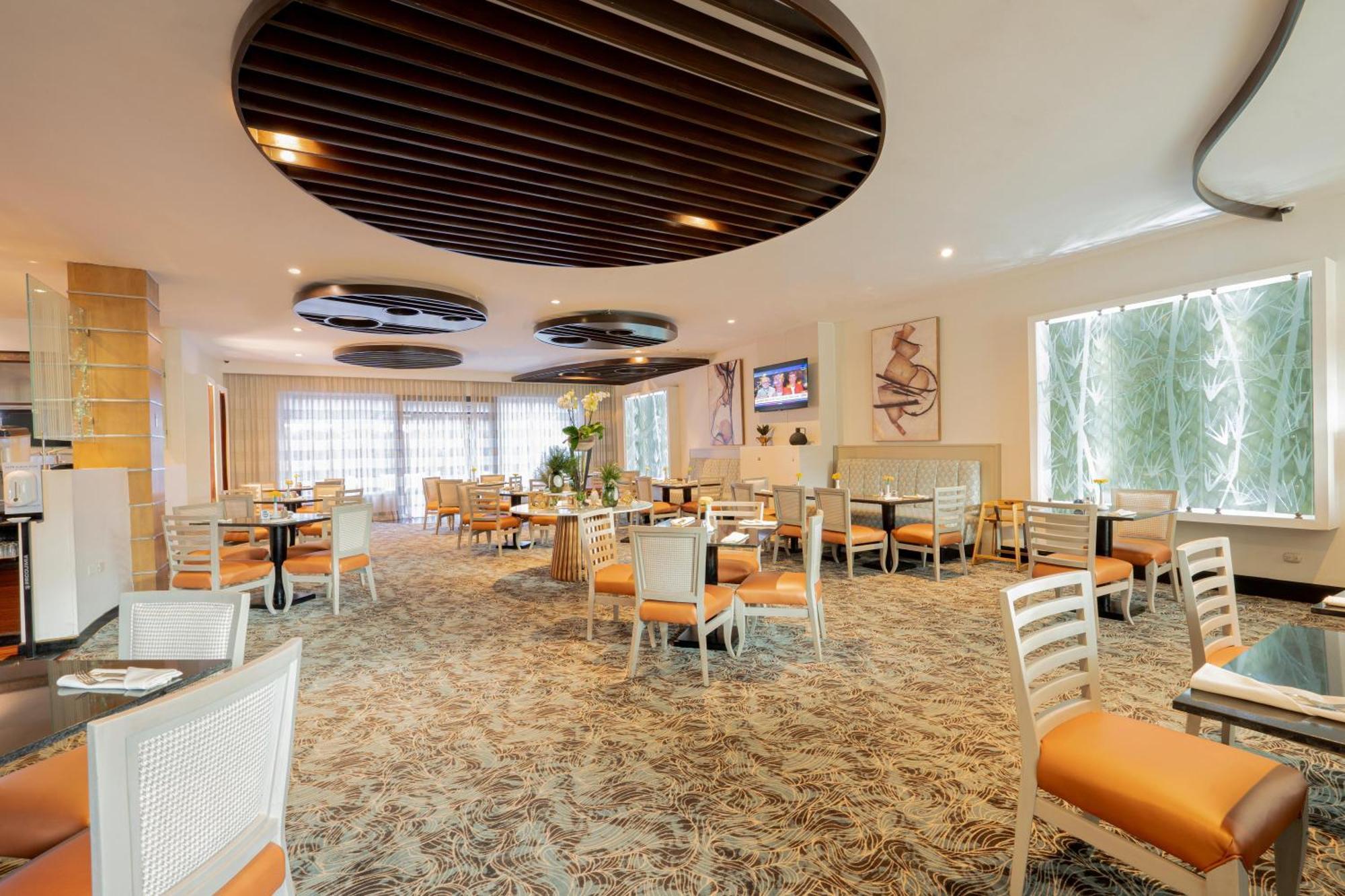 โฮเดลป้า การ์เด้น คอร์ท โฮเต็ล Hotel ซานติอาโก เด ลอสกาบาเญโรส ภายนอก รูปภาพ