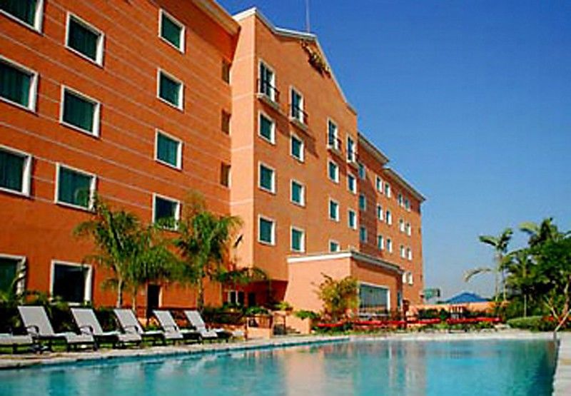 โฮเดลป้า การ์เด้น คอร์ท โฮเต็ล Hotel ซานติอาโก เด ลอสกาบาเญโรส ภายนอก รูปภาพ